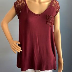 NET Justify maroon top w/ lace shoulders & pocket